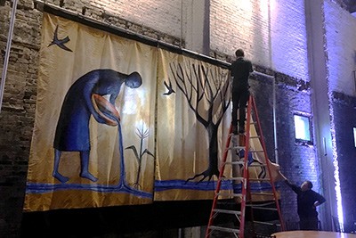hanging-water-banners-by Sandy-Spieler